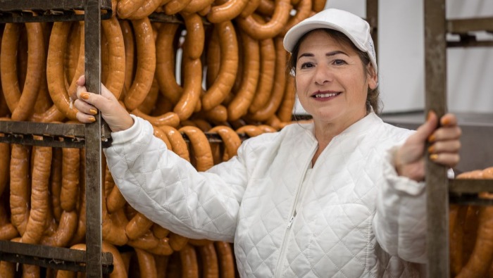 Könyvelésből a húsiparba