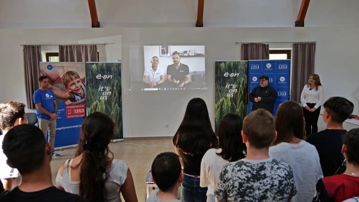 Robotok és űrhajósok is segítették a gyerekek esélyteremtését