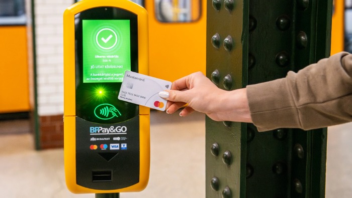 Hamarosan minden metrón megjelenik az érintésmentes fizetés