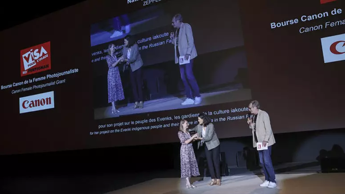 A Canon idén is díjazza a legjobb női fotóriportert