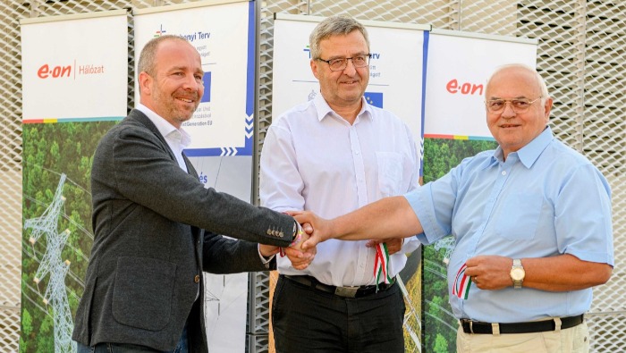 Az E.ON városi környezetbe illő transzformátor-állomást adott át 