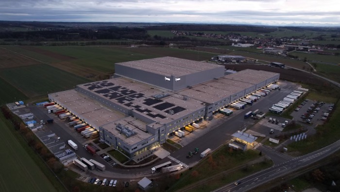 Napelemek biztosítják az energiát a JYSK elosztóközpontjaiban