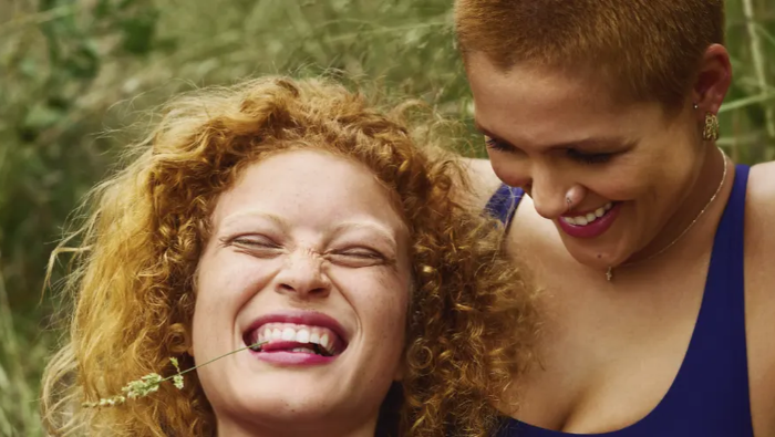 A dm bátorít, hogy #egészenén legyek