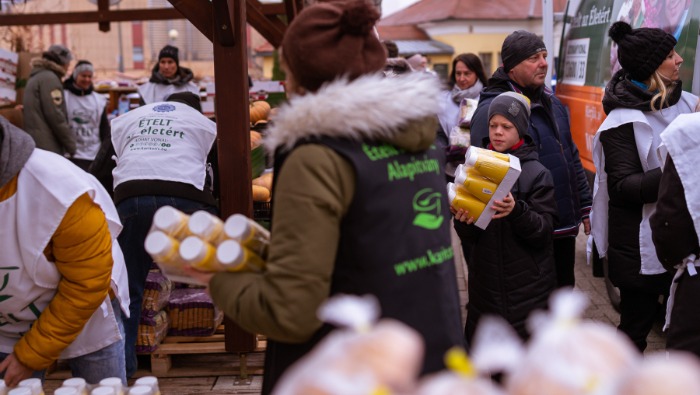 1 millió forint gyűlt össze a Westend vízesésébe dobott érmékből