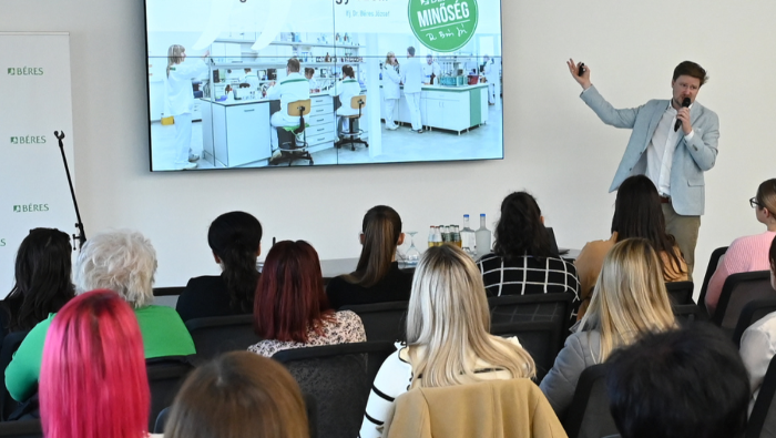 140 szakember látogatott el a Béres szolnoki gyárába