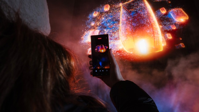 Látványos hologram show-val világította meg London egét a Samsung