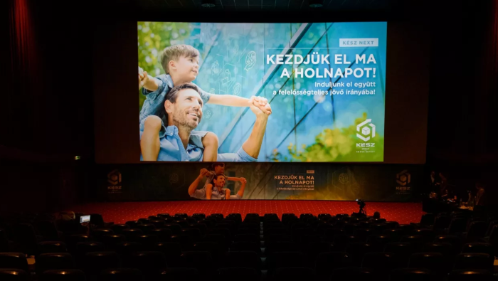 Stand-uppal kampányolt a KÉSZ Csoport