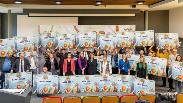 Százmillió forinttal támogat rászoruló gyermekeket az MVM