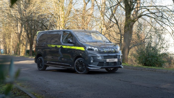 Szuperautós ruhába bújt a Peugeot praktikus furgonja