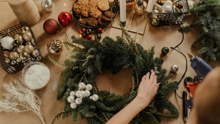 2024-es adventi koszorú trendek: a minimalistától az ehetőig