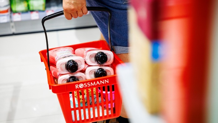 Csomagolásmentes kiszállítással újít a Rossmann