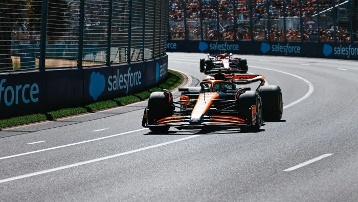 Adatvezérelt szupershow – Így került be Hamilton kutyája a Forma-1-be