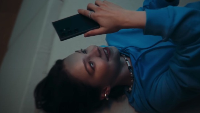 Emma Myers főszereplésével készült a Samsung új kampánya