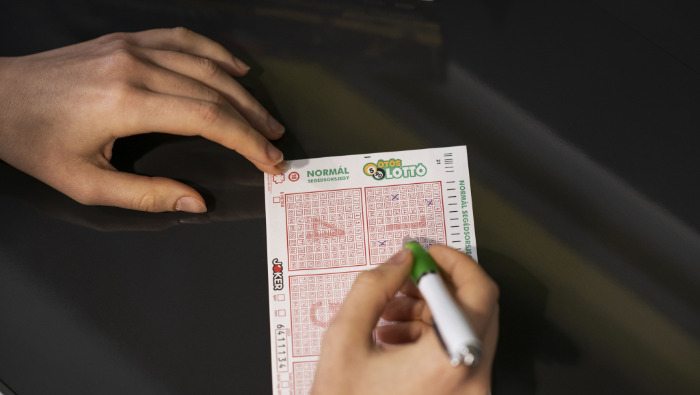 66 éve ezen a napon pördült meg először az Ötöslottó sorsológömbje