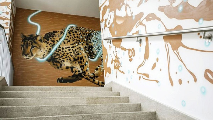 Beköltözött a street art a Siemens irodaházba 