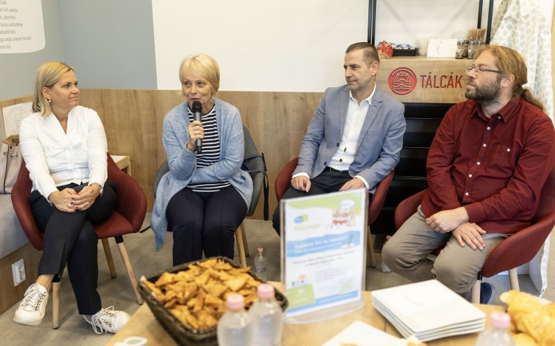 Mesével és kreatívitással a beteg gyermekek gyógyulásáért sajtóesemény_fotó1